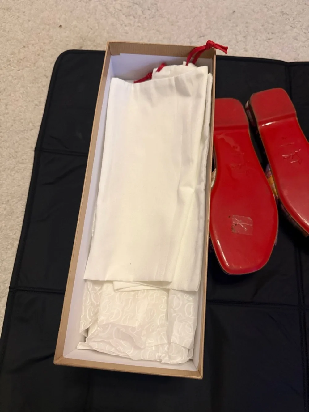 Christian Louboutin - Picture 6 of 6